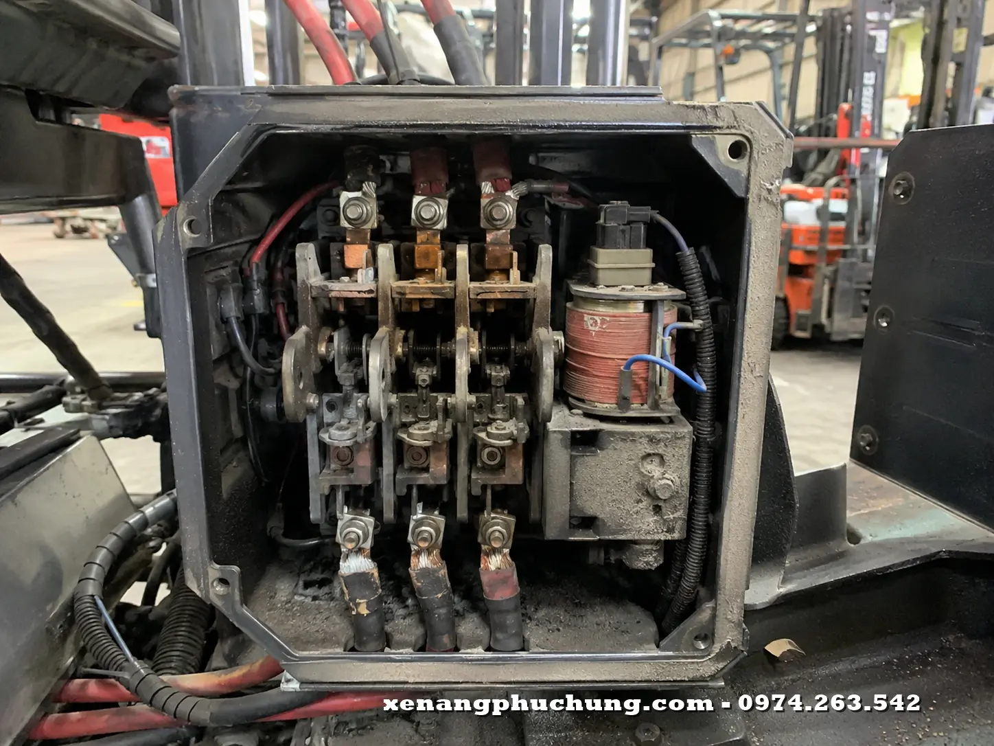 hình ảnh sửa chữa xe nâng điện