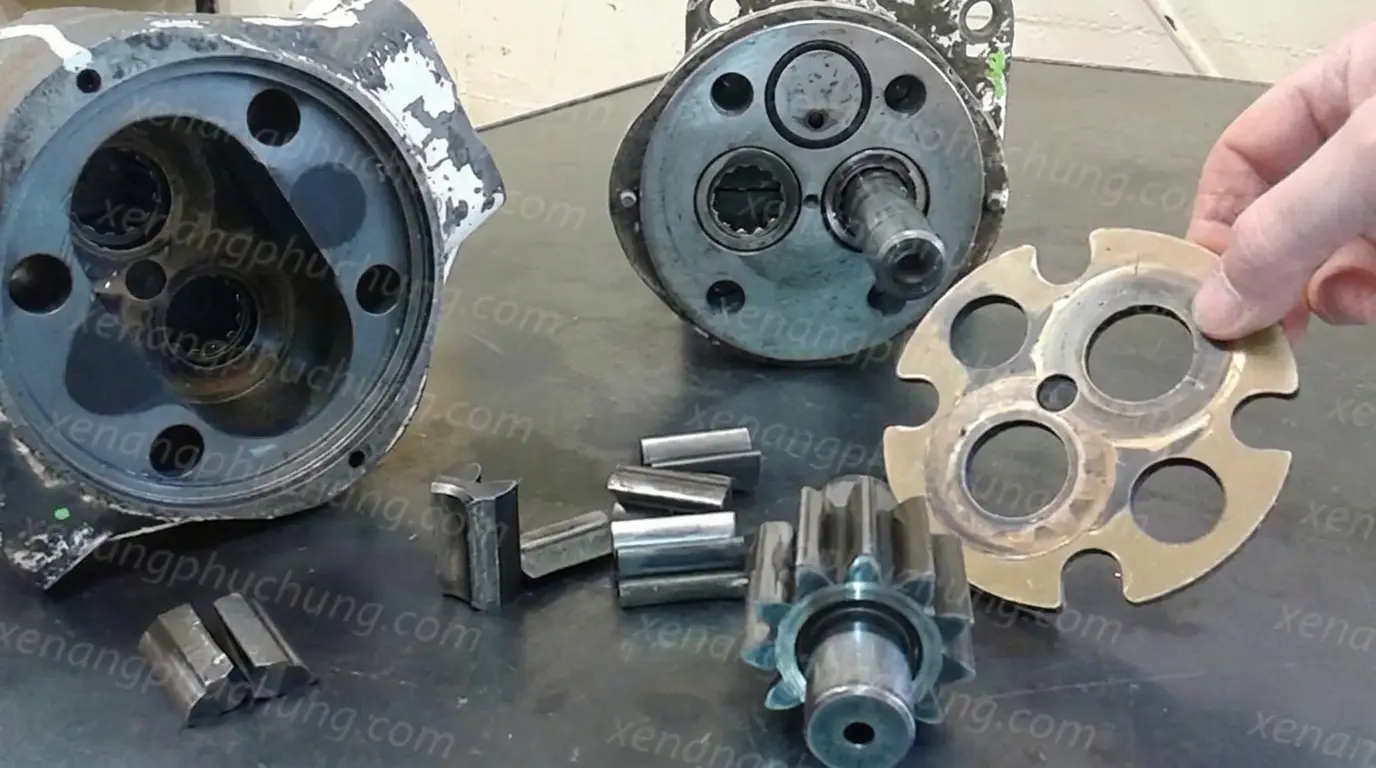 bơm thủy lực xe nâng thực tế