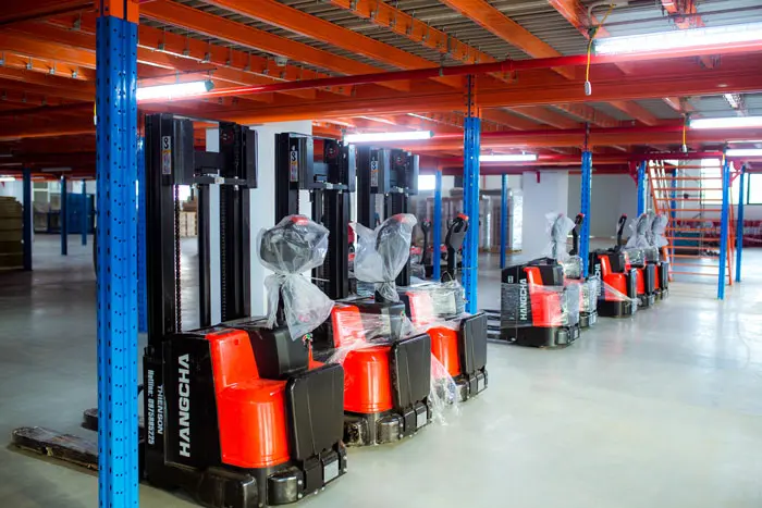 xe nâng tay thấp và xe nâng tay cao